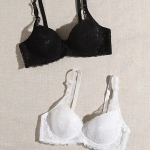 Spetsbh 2pack - Säljer 2st Spetsbh:ar då de inte passar tyvärr. Den svarta är använd 1 gång🌷✨ Köpta på Shein för länge sedan. Säljer båda för 70kr. Lånade bilder!! Skriv vid frågor! Använd  gärna köp nu funktionen🫶 