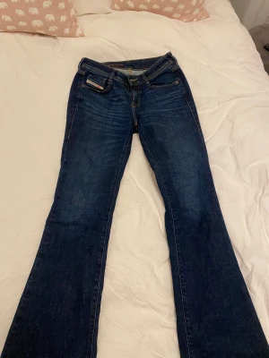 Disel jeans  - Disel jeans nästan som nya 💓 storlek 25/32 och köpta från carlings i februari 😇 de är lågmidjade ! Nypris 1599!