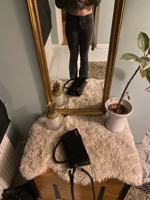 Lågmidjade byxor  - Los Rise byxor använda några gånger innan, jätte skönt material. Original pris 280