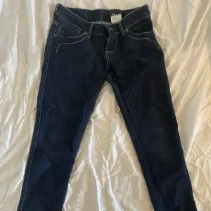 lågmidjade, ej använda. Skinny fit <3 Köpt secondhand 