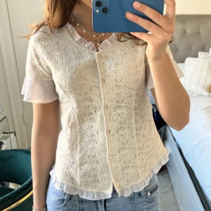 Topp! - Så somrig topp i spets!! 