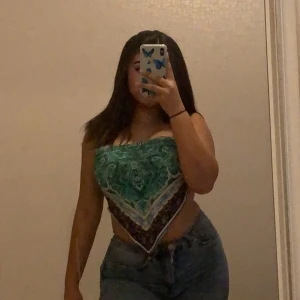 Grön boho linne - Grön boho linne med jätte fint mönster, passar stl xxs-m.