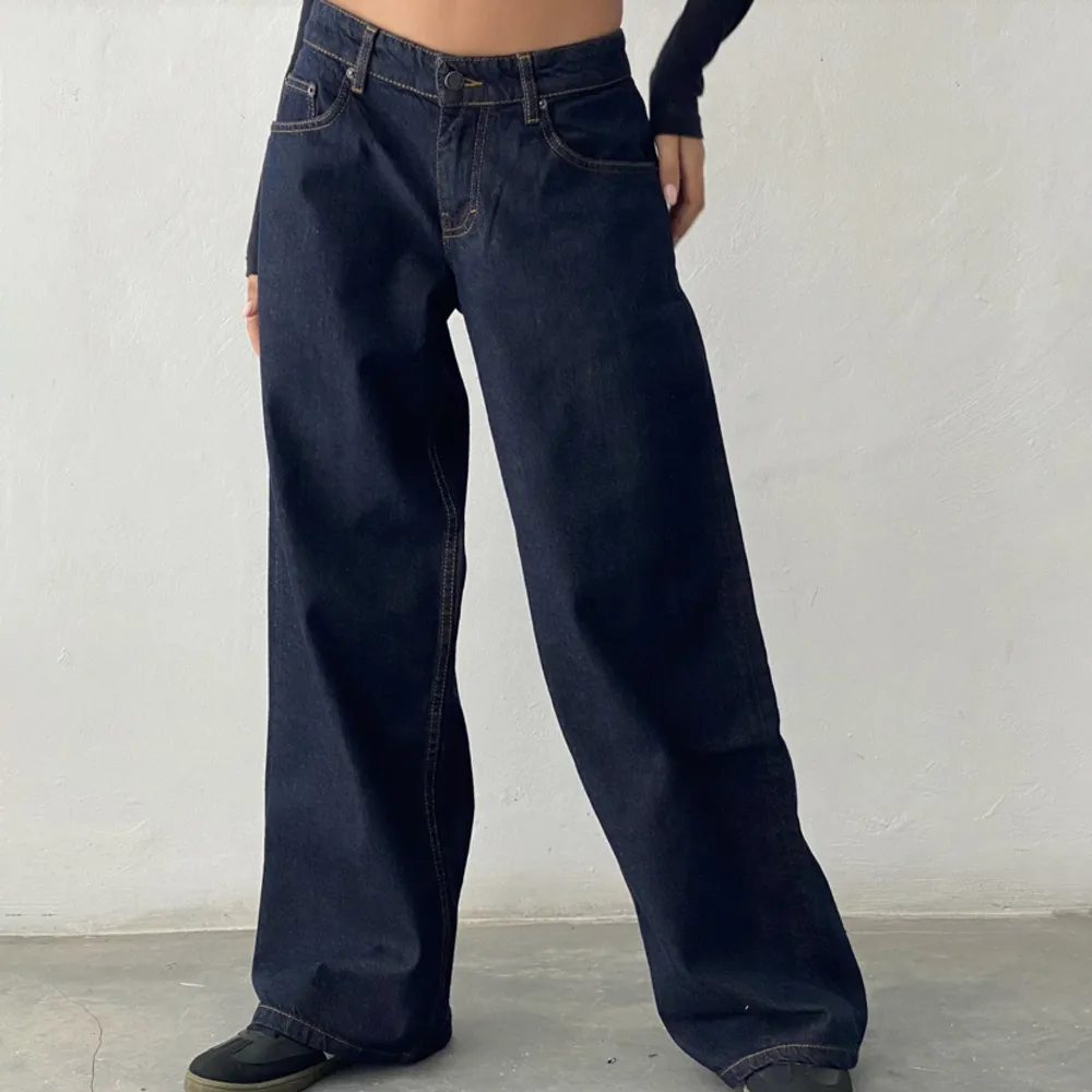Säljer Roomy extra wide jeans i indigo köpta från motel rocks, aldrig använda! Endast testade.. Jeans & Byxor.