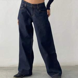 Säljer Roomy extra wide jeans i indigo köpta från motel rocks, aldrig använda! Endast testade.