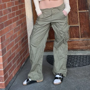 Cargobyxor  - Coola cargobyxor, knappt använda då jag har två likadana 