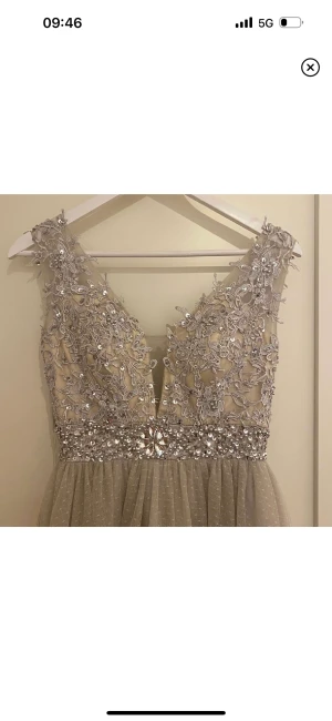 Balklänning! - En super fin balklänning använd en kväll☺️ den är måttbeställd så skriv om du är intresserad 🫶🏼