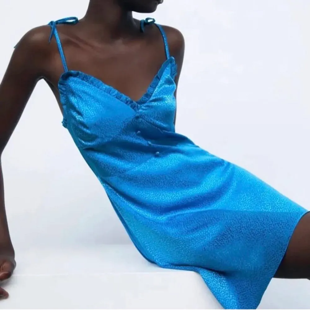 Super söt blå klänning, perfekt till sommaren🥰. Klänningar.