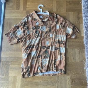 Somrig skjorta - Fett najs somrig hawaiiskjorta, toppskick