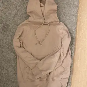 Ljusrosa/beige hoodie från H&M inga defekter alls! Super fin och skön hoodie