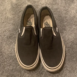 Vans  - Säljer dessa vans i mycket bra skick. Storlek 37 men passar mig som är 38. Frakt tillkommer. 
