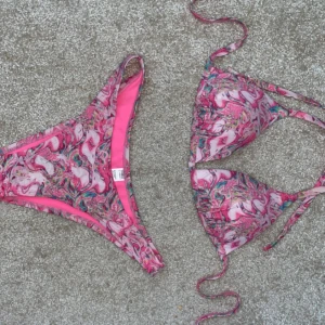 Rosa bikini - Säljer denna bikinin med vadderad överdel. Skriv för fler bilder💘💘💘