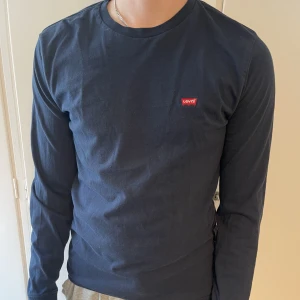 Långärmad tröja - Bra skick.