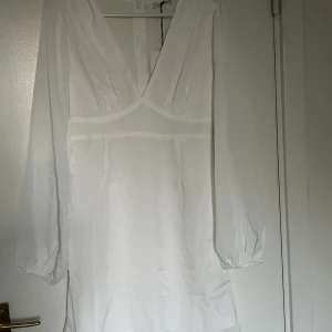 Studentklänning / vit klänning  - Testad 1 gång 