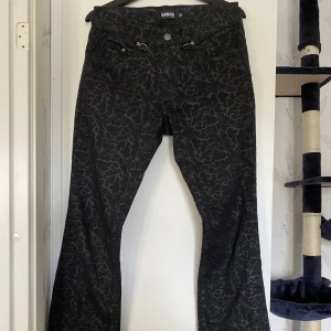 goth byxor - köparen står för frakten:)