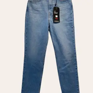 Brand new Levi's jeans , we have sizes from L 25 to 29, W 29 and 31