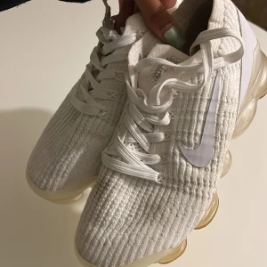 Vapormax!  - Använt skick, dock går allt o tvätta då skorna är tyg! 