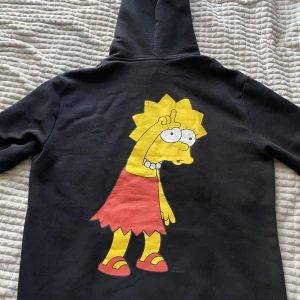 Lisa Simpson hoodie - Köpts från H&M i storlek L