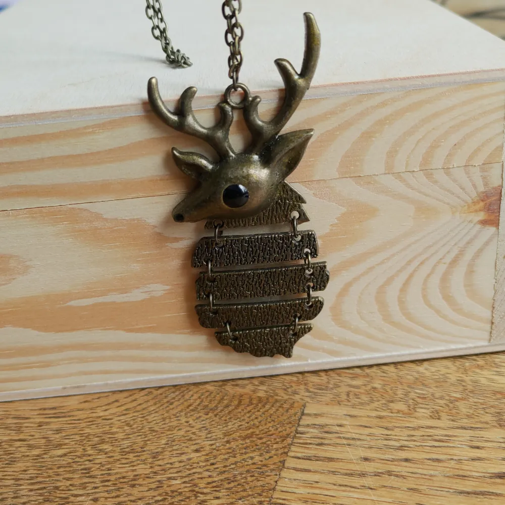 Longer chain, bronze colored deer necklace . Accessoarer.