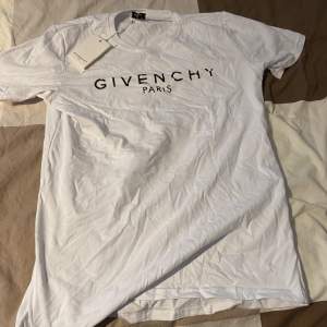 Givenchy t-shirt helt ny