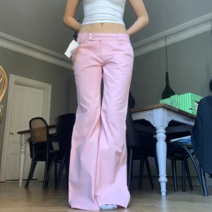 Lowrisejeans - Jättesomriga! Midjelängd 40cm, innerbenslängd 81cm🤍