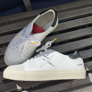 Nya Axel arigato skor - Helt nya, dom är testade en gång och är i storlek 36