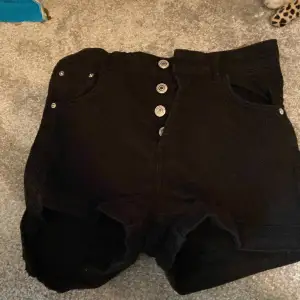 Fina svarta shorts