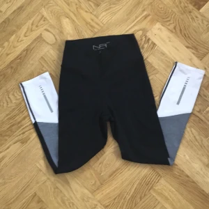 NA appar - Ett par träning byxor vet inte vart ifrån direkt använt några gånger❤️💖