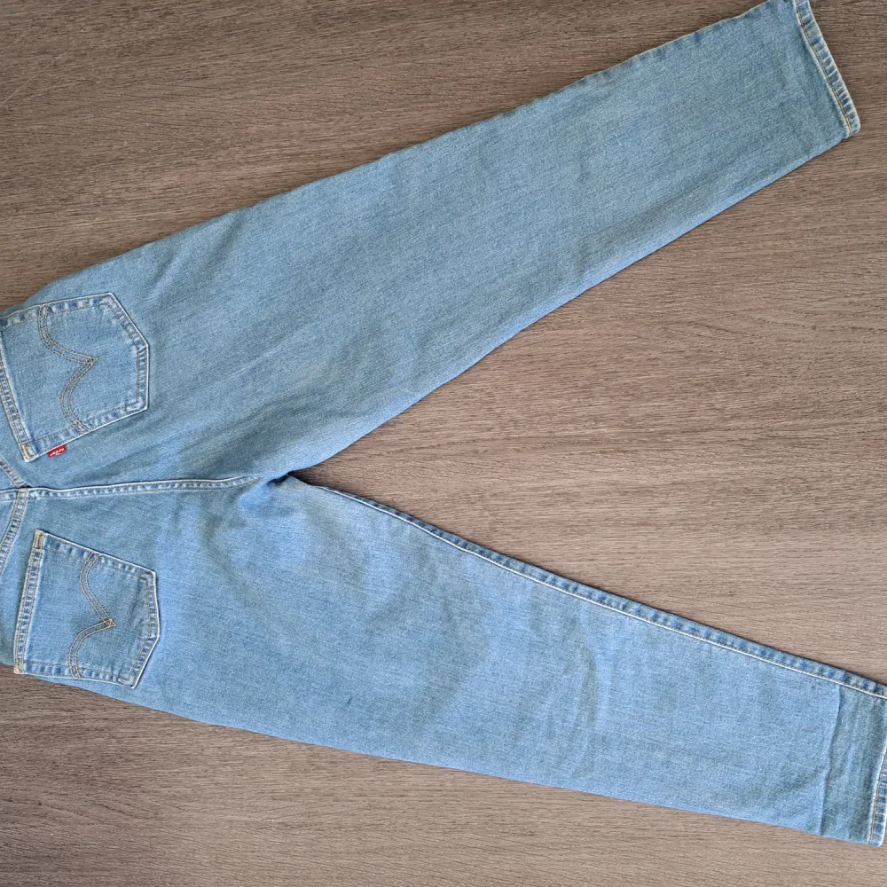 Used several times, but like new.  High weist jeans. W28 L27. Jeans & Byxor.