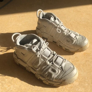 Nike uptempo - Storlek 39. Använda ett fåtal gånger, i bra skick. 