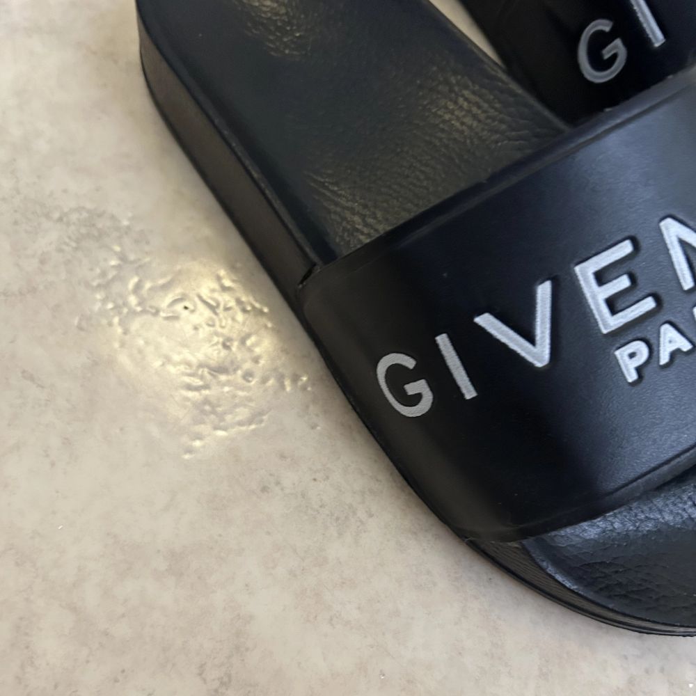 Svart Givenchy tofflor - Givenchy | Plick Second Hand