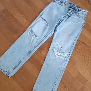 Jeans - Stentvättade jeans.  90's boyfriend jeans, high waist & denim. 