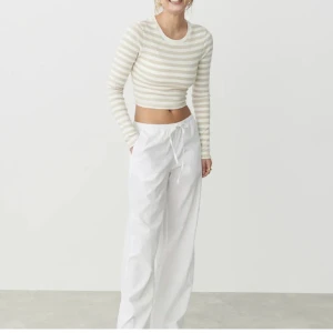 Linnebyxor - Säljer dessa vita linnebyxor från Gina tricot, endast testade💗 slutsålda på hemsidan