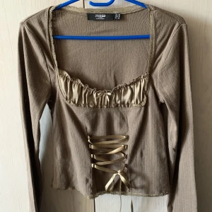 Topp Jaded London  - Helt ny och oanvänd topp från Jaded London i strl 40, men skulle säga att den mer liknar strl 38/36