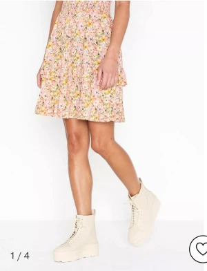 Skor i läder - gram 767g Panna Leather, strl 41 - gram skor i läder - gram 767g Panna Leather, strl 41, Nypris ca: 2399 kr, Helt nya i kartong och oanvända, Pris kan diskuteras, Det är bara att slå iväg ett meddelande om du har några frågor om skorna.