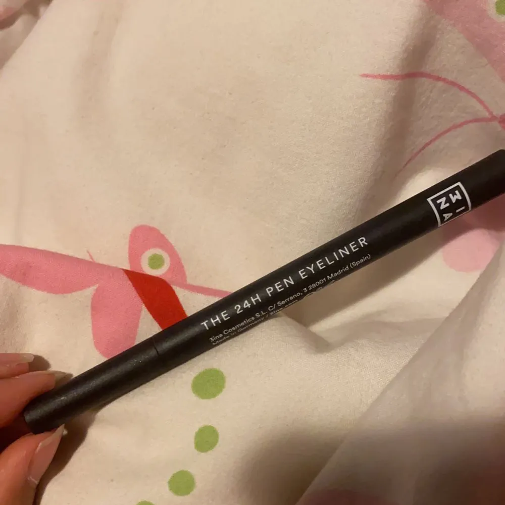 Använd en gång. Säljer då jag nt använder eyeliner💕. Övrigt.