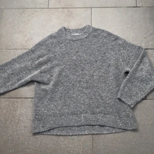 Stickat tröja - Skit snygg stickad tröja aldrig använd.