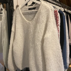 Stickad tröja - Jätte fin stickat tröja från Vero Moda, helt slutsåld i strl S❤️‍🩹