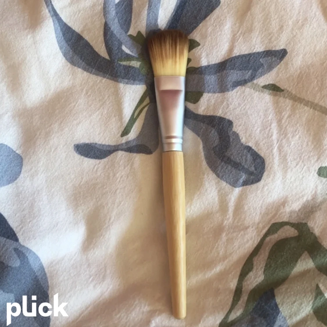 OanvĂ€nd sminkborteđ»