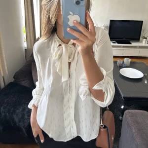 Zara blus  - Snygg zara blus som jag tyvärr bara använt en gång
