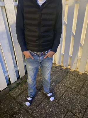 Replay Jeans - Säljer denna feta replay byxa! Skicket är nästan perfekt har inga problem man kan se med ögat,Storleken är 31/31 Och kan nog passa 30/31! Modellen i bilden är 176CM Och väger runt 60KG! Pris kan diskuteras/Är öppe mot byten/MVH Ayyeceolin