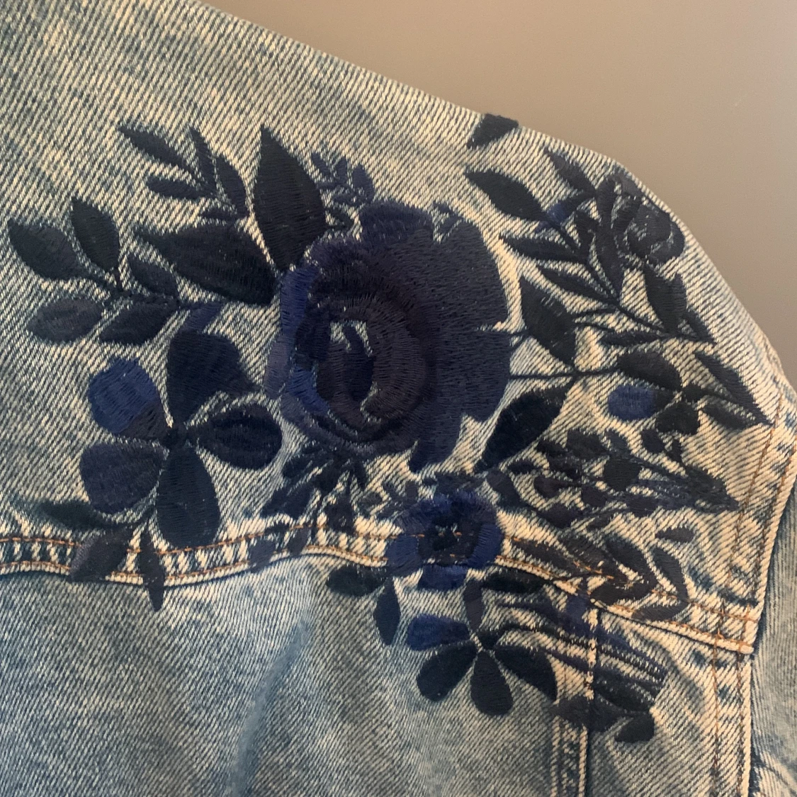 Jeansjacka med brodyr - 91