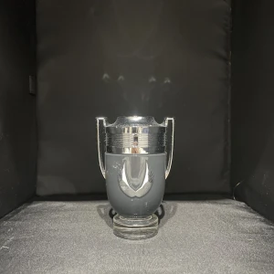 Invictus Platinum - Hej, säljer min Invictus Platinum. Det är ca 90ml kvar av 100. Hör av er vid frågor