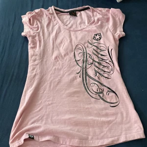 Tröja! - Fin tröja i rosa! Köpte länge sen pris kan diskuteras 💕