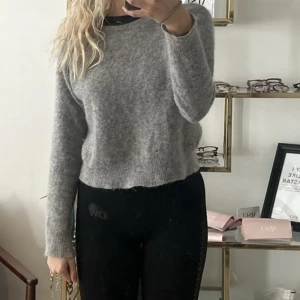 Carin Wester stickad tröja - Super fin stickad tröja, perfect till tjol, över klänning eller till byxor. 