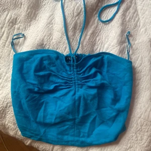 Zara top - Jätte snygg topp från zara i jättebra skick! Den är storlek m men den sitter mer som en xs😊