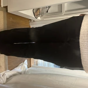weekday jeans  - säljer dessa weekday jeans i modellen pin då dom inte kommer till användning, strl 30/32 men skulle säga att de passar en 32/32 då de har stretchats ut i midjan.  sparsamt använda 💞