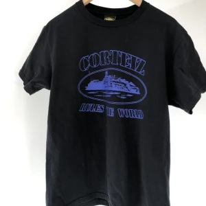 Corteiz Tee - Säljer min helt nya Corteiz tröja, använd ett fåtal gånger.  Helt äkta och säljer pga att den var för liten för mig (190)