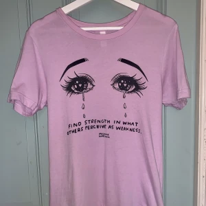 Melanie Martinez t-shirt - Köpt på touren 2020. Originalpris ca 400 kr. Nyskick, sparsamt använd.