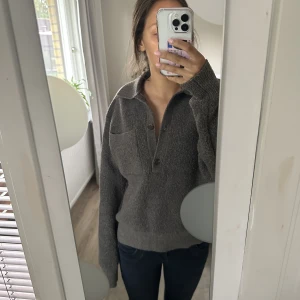Stickad tröja  - Jätte skön stickad tröja från zara , inte använt så mycket nästan ny , bra skick och kvalitet 