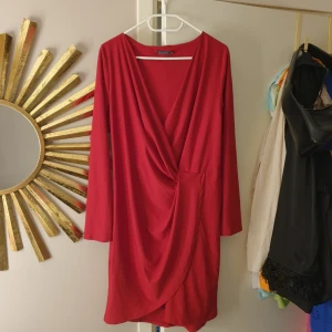 klänning  - Helt ny och oanvänd 